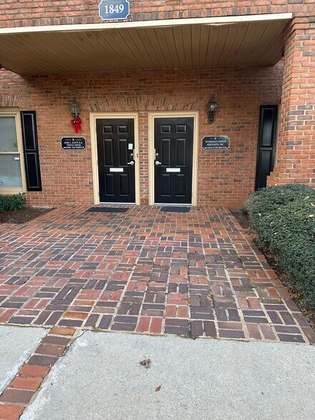 More Photos Of 1849 Peeler Rd, Dunwoody Medical For Lease