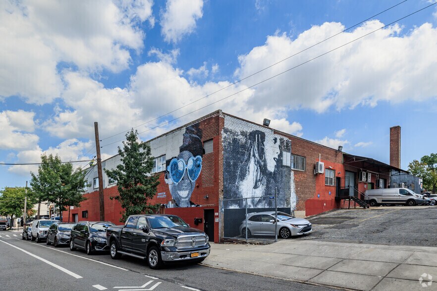 More Photos Of 1831 Starr St, Ridgewood Warehouse For Lease