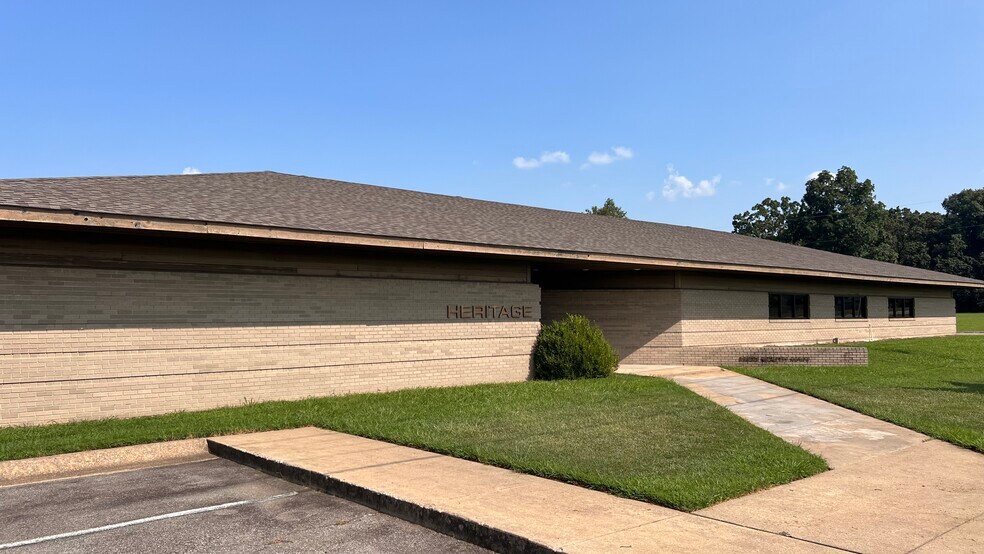 More Photos Of 2900 S Main St, Searcy Office For Sale