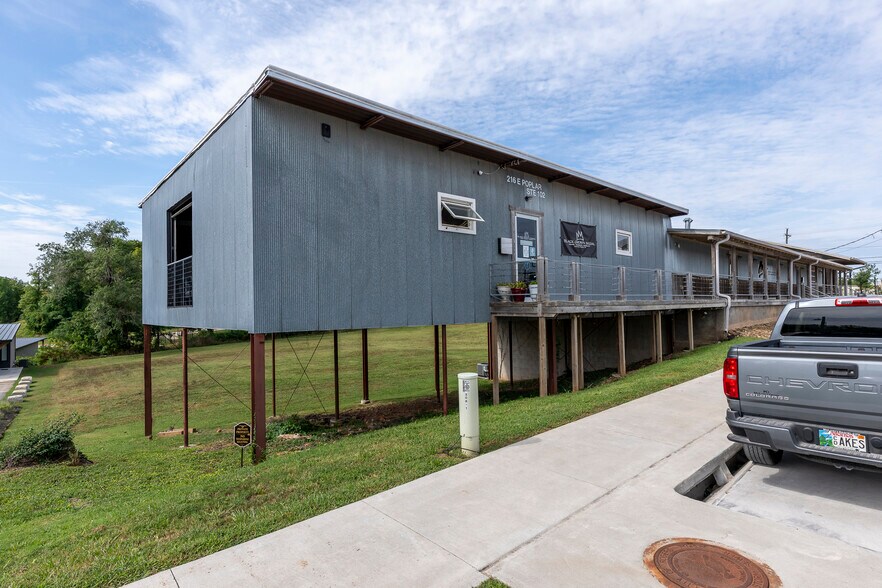More Photos Of 216 E Poplar St, Rogers Loft Creative Space For Lease