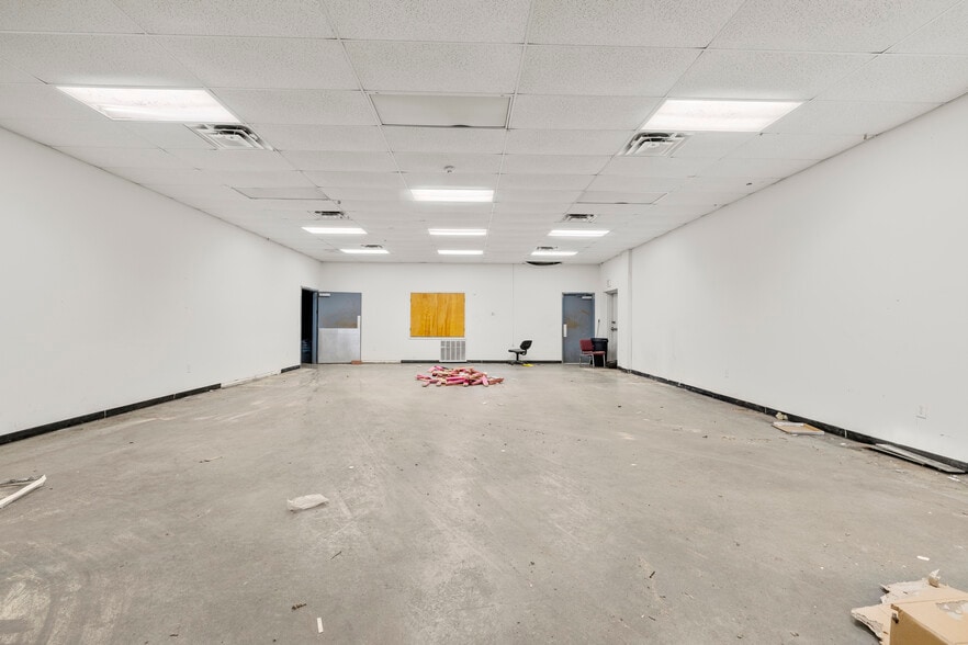 More Photos Of 1106 E Main St, Nacogdoches Warehouse For Sale