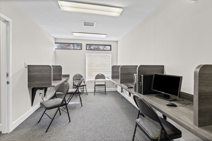 More Photos Of 3512 Godwin Ct, Mobile Medical For Sale