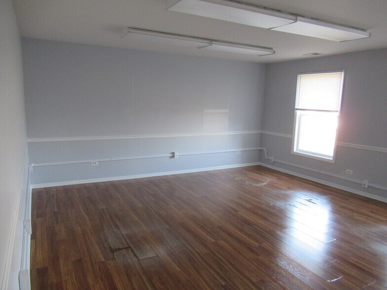 More Photos Of 5250 W Plattner Dr, Alsip Warehouse For Lease