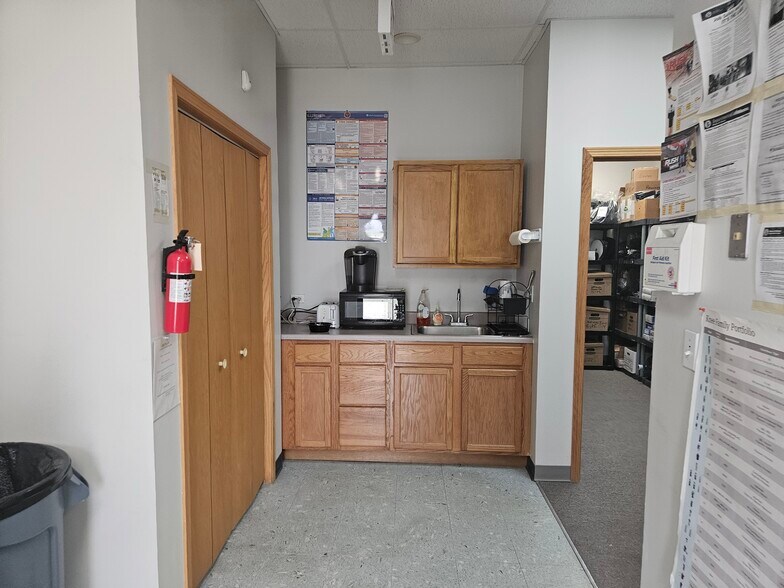 More Photos Of 3230 Executive Dr, Joliet Office For Sale