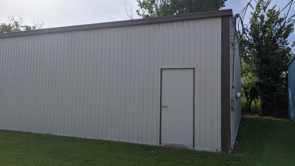More Photos Of 6504 McGrew St, Houston Warehouse For Lease