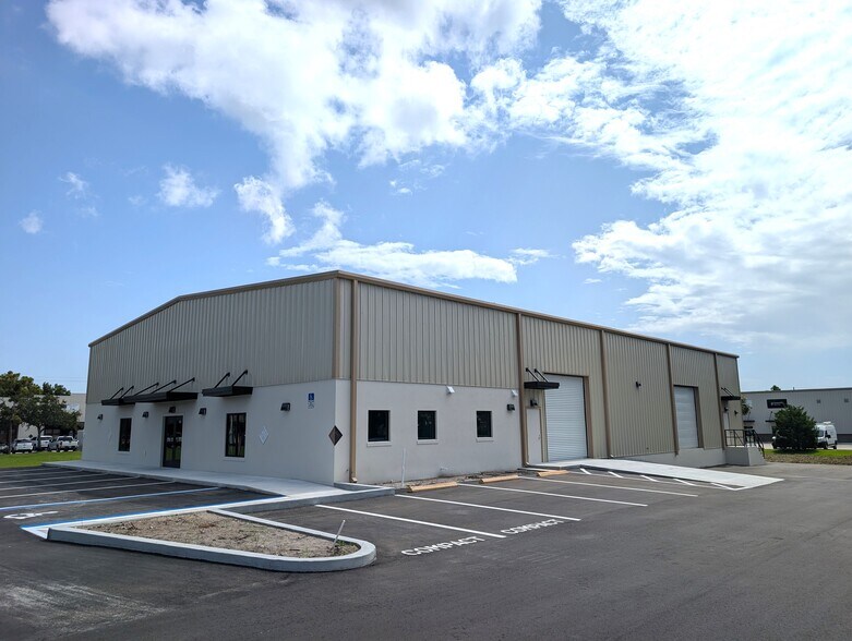 Primary Photo Of 450 Old Dixie Hwy, Vero Beach Industrial For Lease