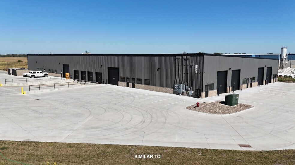 More Photos Of 2201 Shiloh Rose Pky SW, Bondurant Showroom For Lease