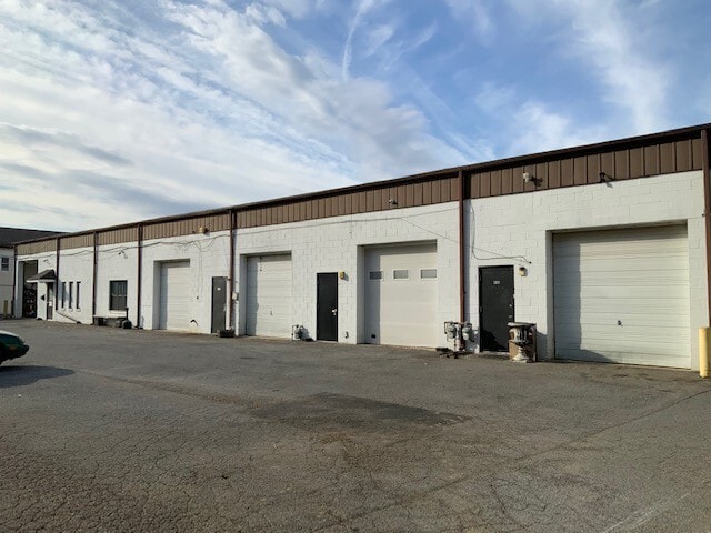 More Photos Of 41-43 Germay Dr, Wilmington Distribution For Lease