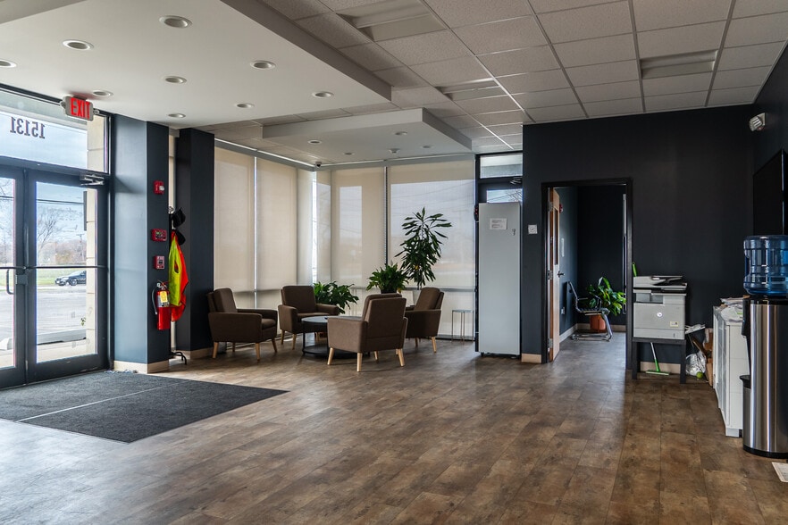 More Photos Of 15131 Kedzie Ave, Markham Warehouse For Sale