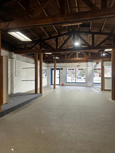 More Photos Of 438 Lake Ave, Saint James Storefront For Lease