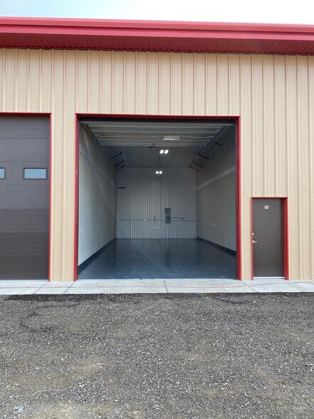 More Photos Of 341 1st St, Mead Warehouse For Lease