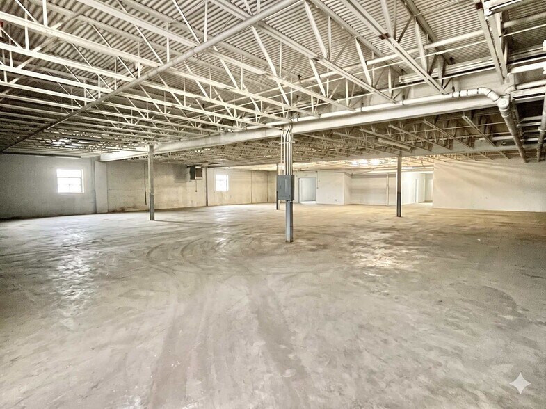 More Photos Of 73 River St, Bridgeport Manufacturing For Sale