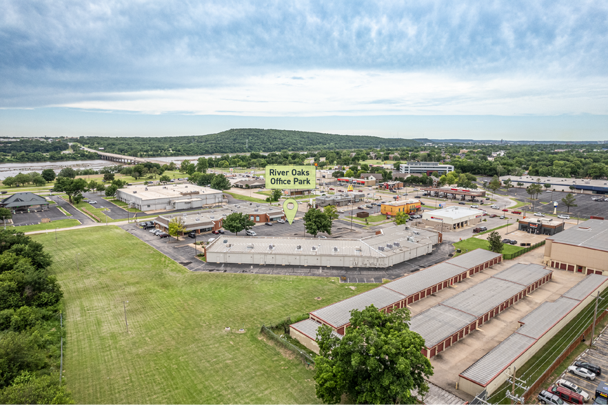 Primary Photo Of 1422 E 71st St, Tulsa Unknown For Lease