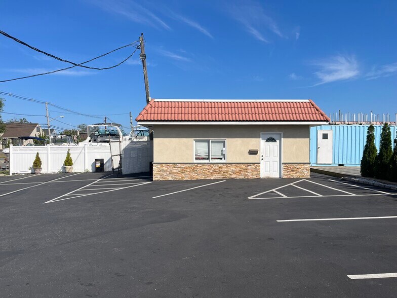 More Photos Of 95 Hudson Ave, Freeport Restaurant For Sale