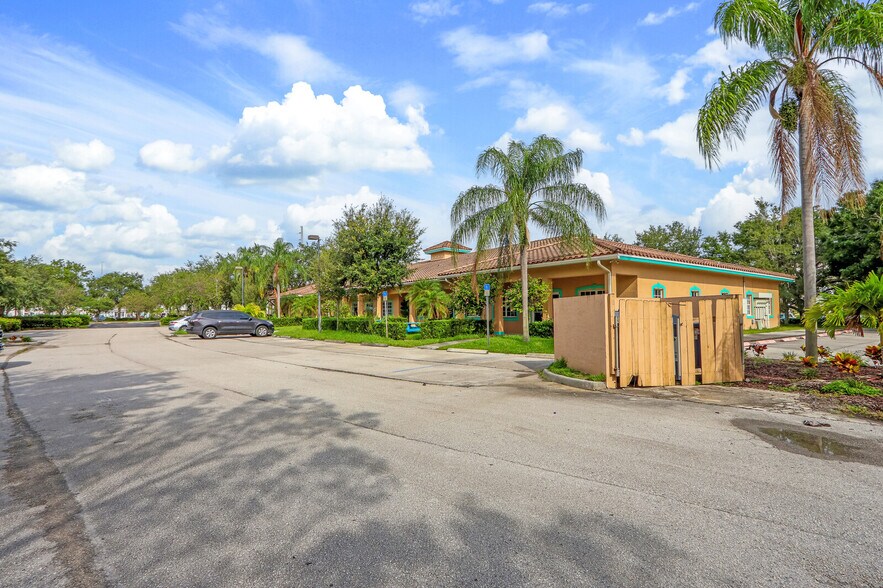 More Photos Of 1405 SE Goldtree Dr, Port Saint Lucie Medical For Lease