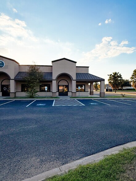 More Photos Of 3118-3122 Center Pointe Dr, Edinburg Medical For Lease
