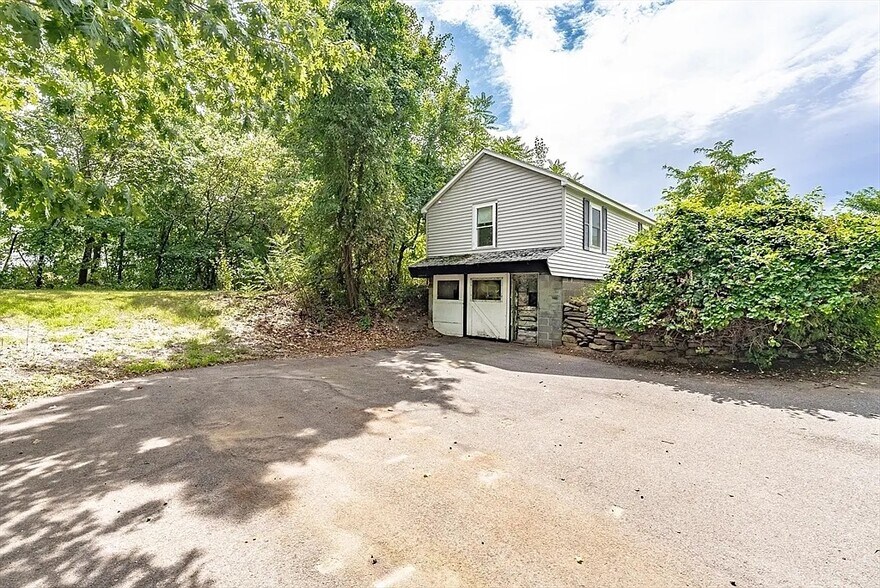 More Photos Of 95 Baskin Dr, Chicopee Office Residential For Sale