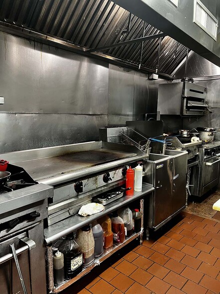More Photos Of 500 Henderson Ave, Staten Island Restaurant For Sale