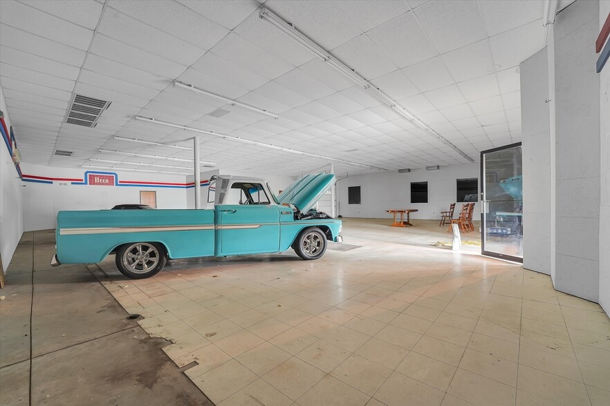 More Photos Of Highway 58, Medicine Park Supermarket For Sale