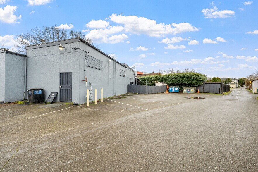 More Photos Of 351 Park Ave N, Renton General Retail For Sale