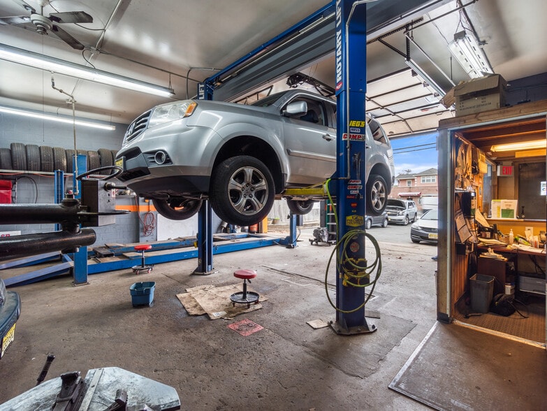 More Photos Of 305 S Michigan Ave, Kenilworth Industrial For Sale