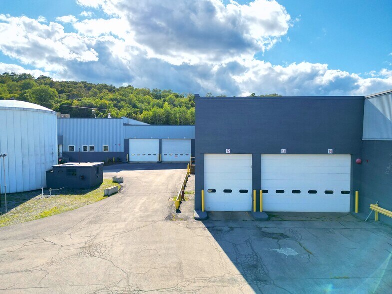 More Photos Of 835 Washington St, Saint Marys Manufacturing For Lease