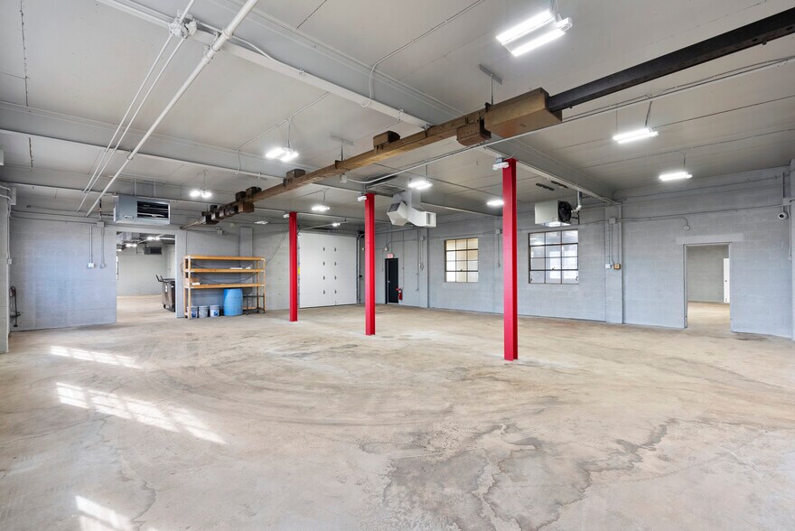 More Photos Of 5 Webb St, Windsor Locks Manufacturing For Lease