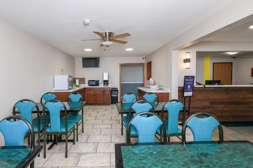 More Photos Of 112 Cutting Dr, Smithville Hotel For Sale