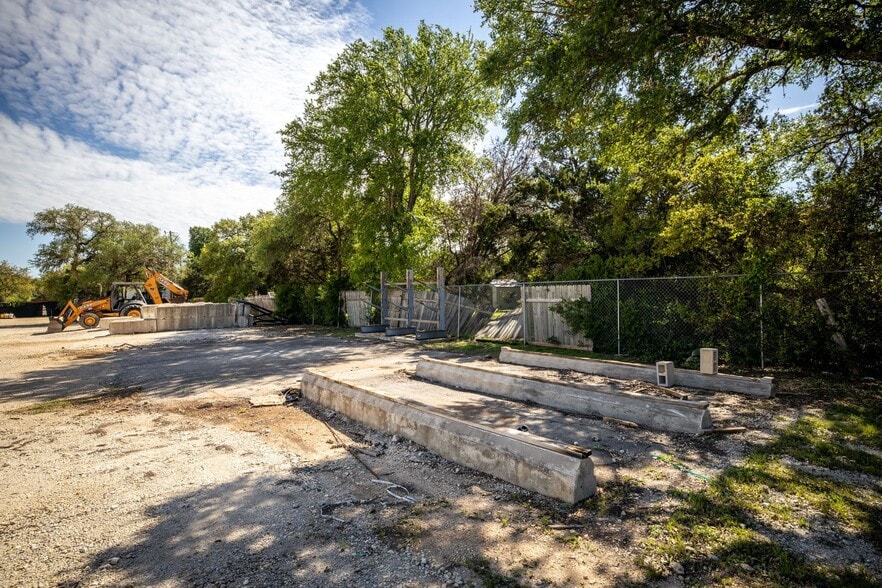 More Photos Of 180 Spring Mountain Dr, Canyon Lake Distribution For Sale