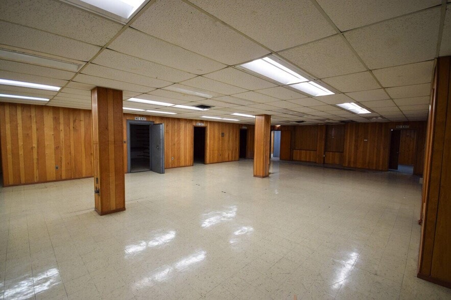 More Photos Of 6101 Lindsey Rd, Little Rock Distribution For Sale