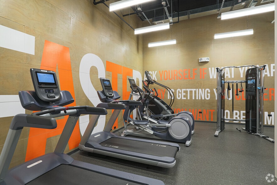 More Photos Of 2623-2627 N Clark St, Chicago Apartments For Lease