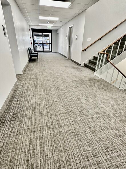 More Photos Of 4 Dearfield Dr, Greenwich Medical For Lease