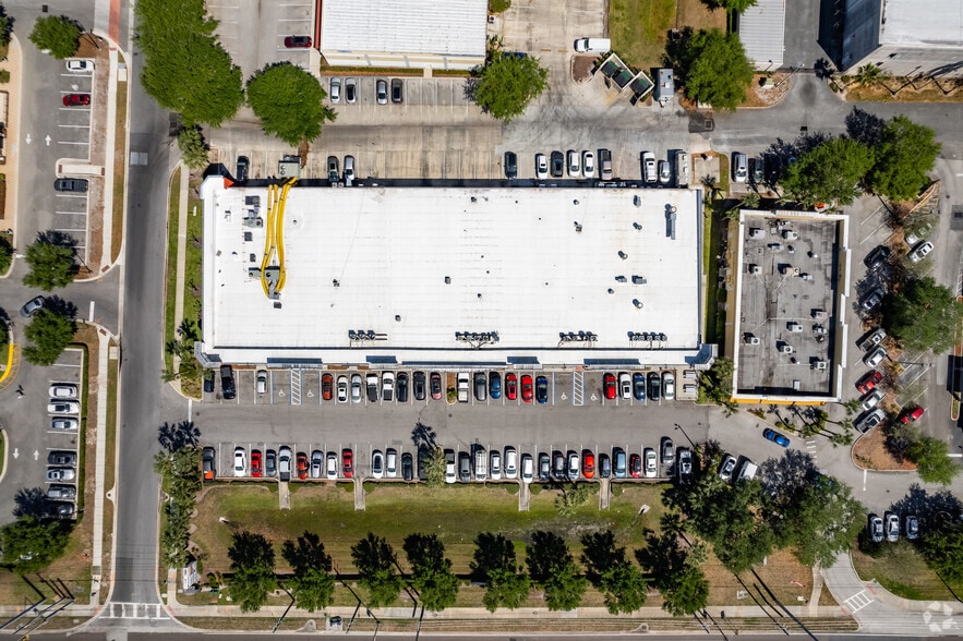 More Photos Of 11551 University Blvd, Orlando General Retail For Lease