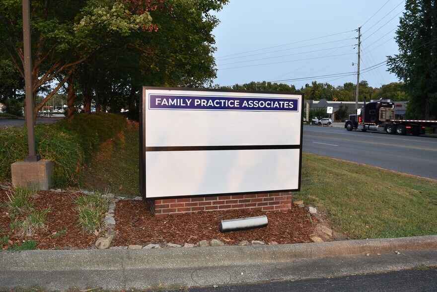 More Photos Of 727 Cox Creek Pky, Florence Healthcare For Sale