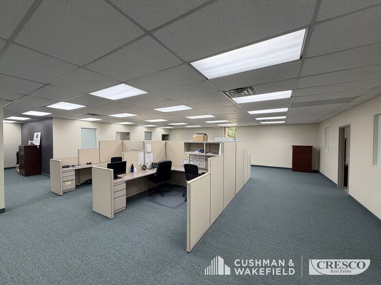 More Photos Of 16500 W Sprague Rd, Middleburg Heights Office For Sale