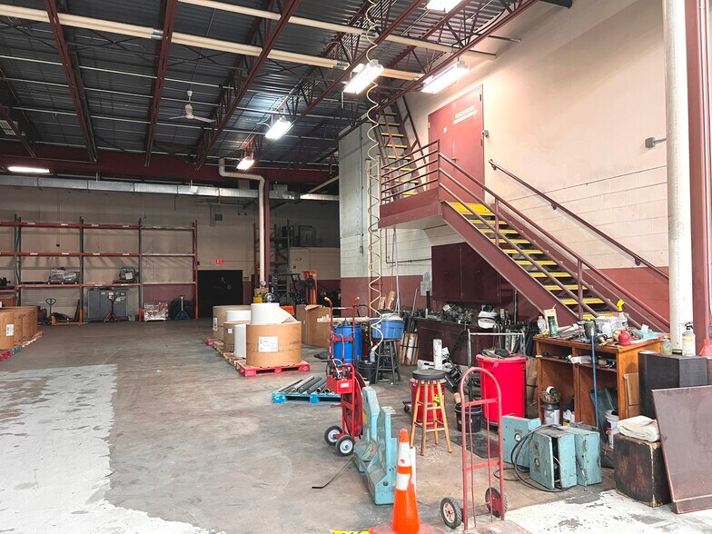 More Photos Of 506 James St, Brainerd Warehouse For Lease