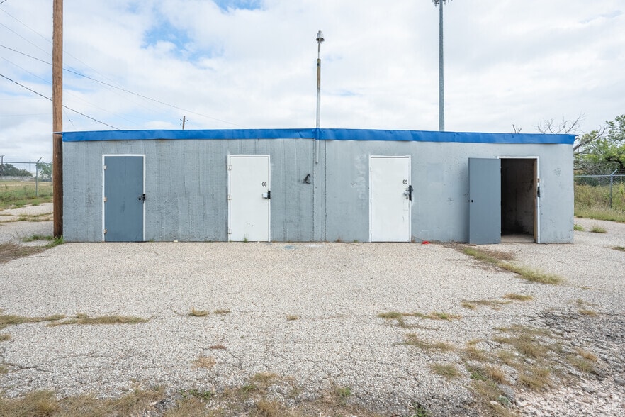 More Photos Of 910 W 29th St, San Angelo Self Storage For Sale