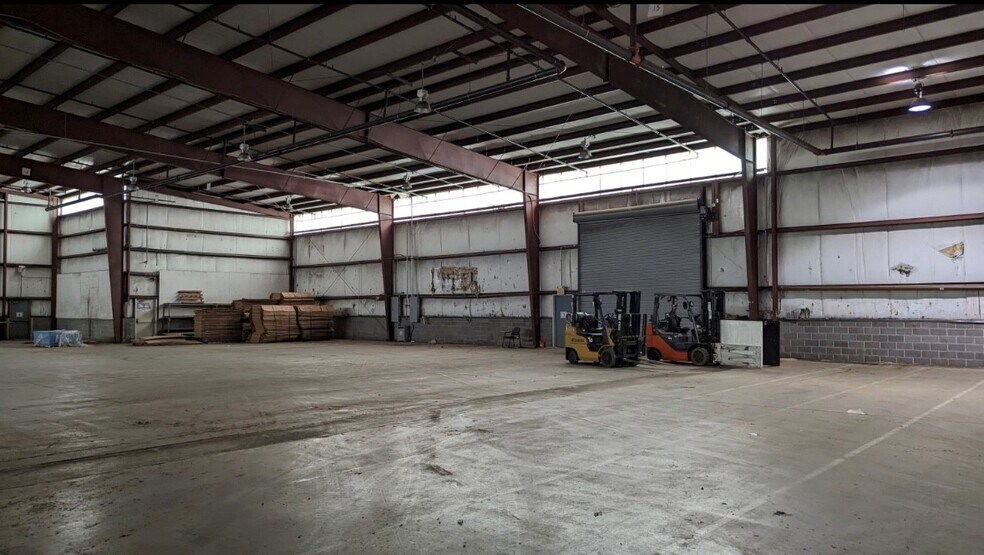More Photos Of 1400 Montgomery, South Hill Warehouse For Lease