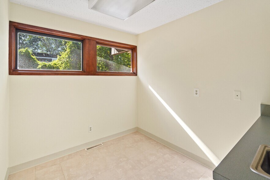 More Photos Of 198 North Ave E, Cranford Medical For Sale