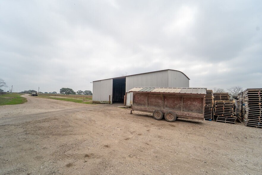 More Photos Of 610 E End St, Goliad General Retail For Sale