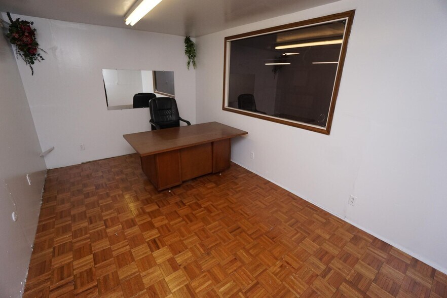 More Photos Of 26 Kimberling Blvd, Kimberling City Manufacturing For Sale