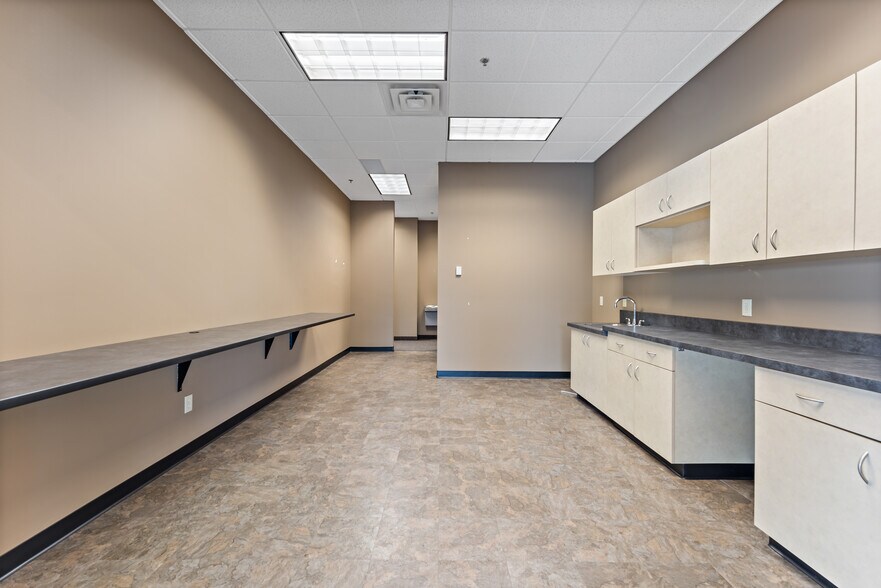 More Photos Of 5705 W Old Shakopee Rd, Bloomington Unknown For Lease