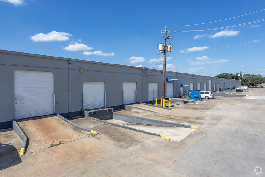 More Photos Of 3615 Willowbend Blvd, Houston Unknown For Lease