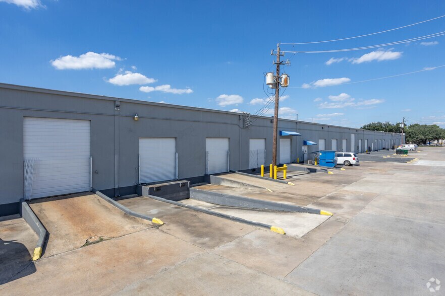 More Photos Of 3615 Willowbend Blvd, Houston Light Distribution For Lease