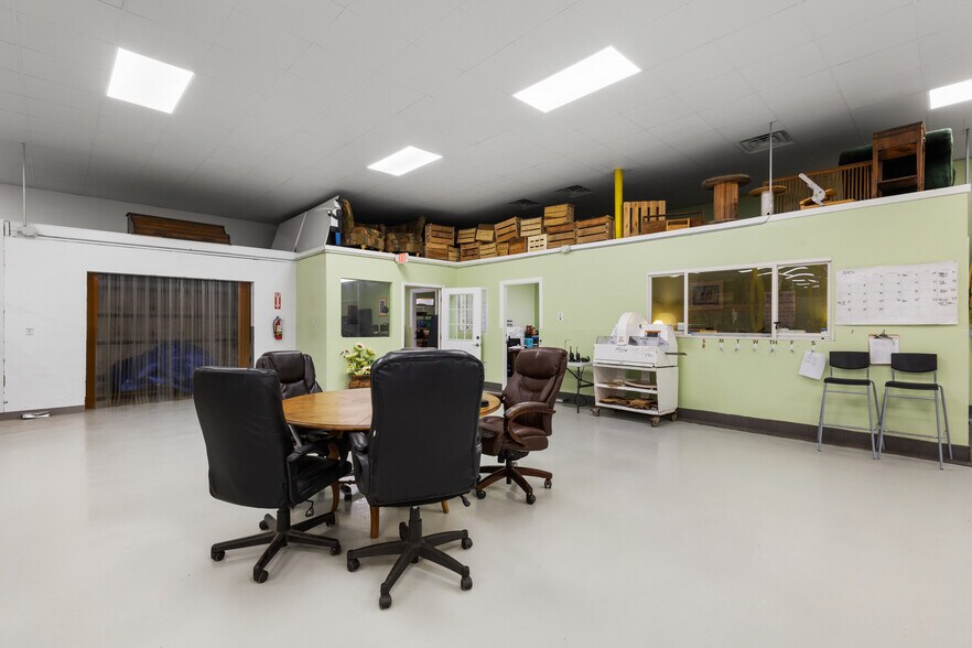 More Photos Of 875 Creel St, Melbourne Warehouse For Lease