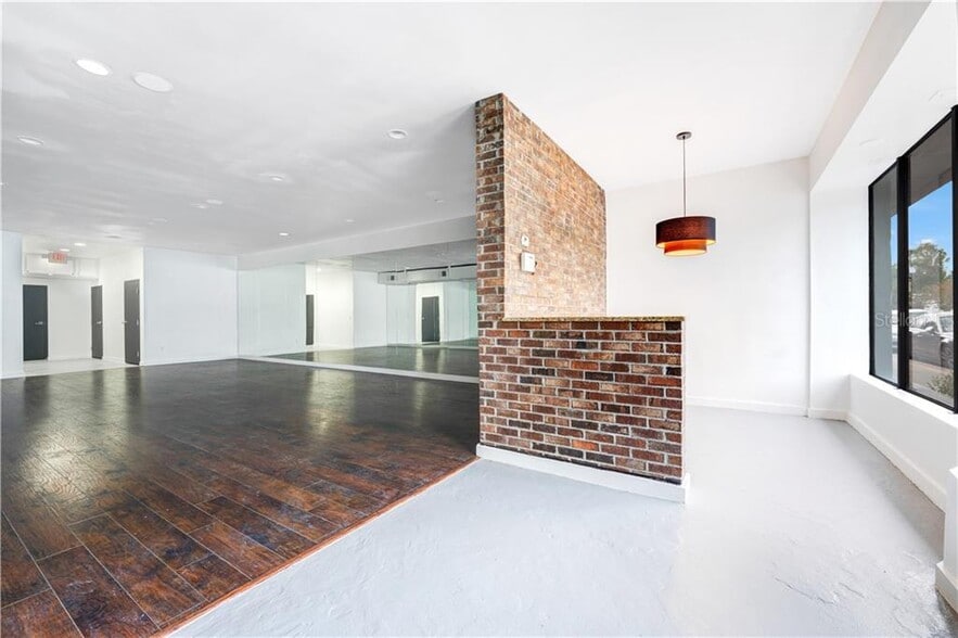 More Photos Of 1313 Edgewater Dr, Orlando Storefront For Lease