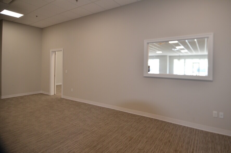 More Photos Of 1275 W Highway 1, Iowa City Storefront Retail Office For Lease