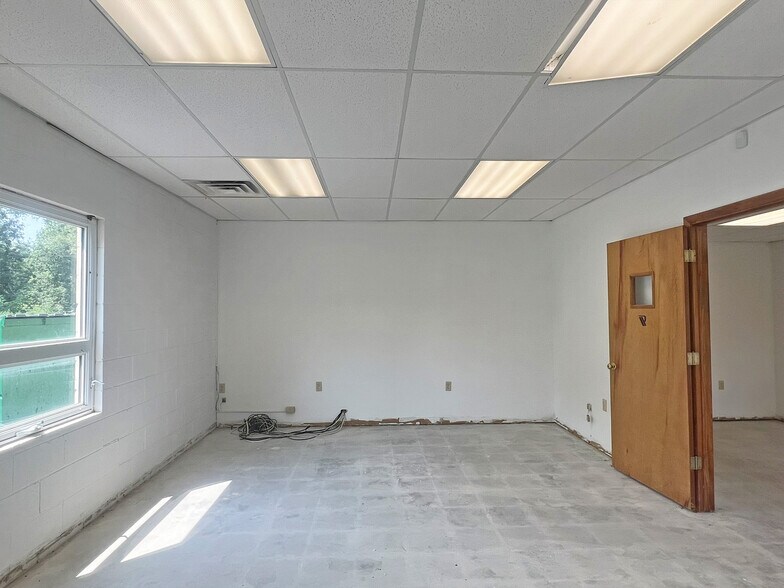 More Photos Of 4300 W Ridge Rd, Erie Manufacturing For Lease