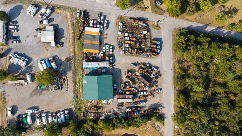 More Photos Of 2404 Plum St, Nashville Industrial For Sale