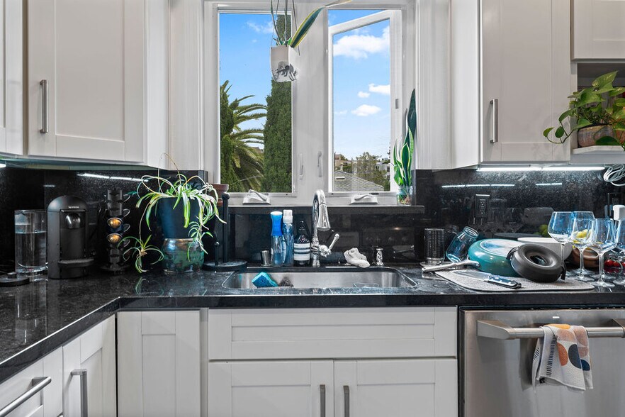 More Photos Of 74 Pearl St, Oakland Apartments For Sale